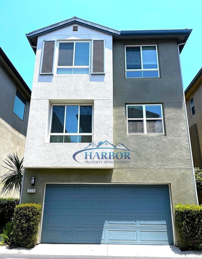 Elegant 3-Story, 4-Bedroom, 3-Bath Condo - Elegant 3-Story, 4-Bedroom, 3-Bath Condo