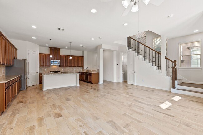 Photo - 14 W Oaks Dr
