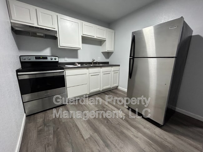 Photo - 123.5 N Main St