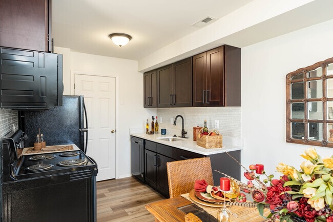 2BR 2BA 1035SF