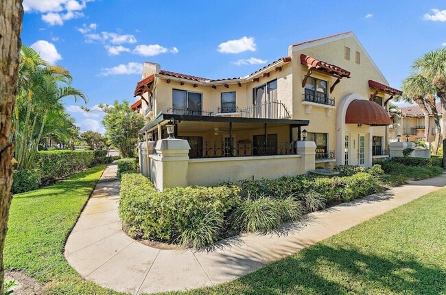 Photo - 3 Uno Lago Dr