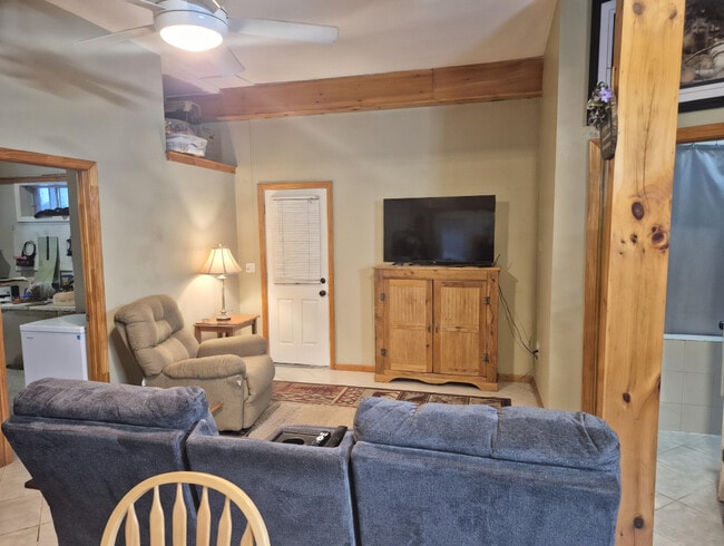 Photo - 17 King Arthur Dr Unidad B