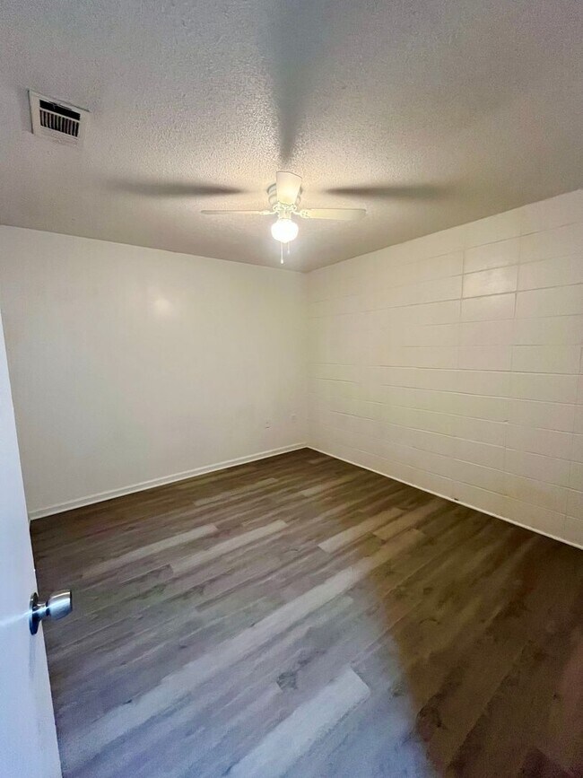 Photo - 2409 University Dr Unit A