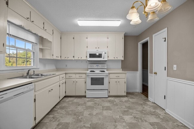 Photo - Lovely 3 bed 2 bath home located in Lillin...