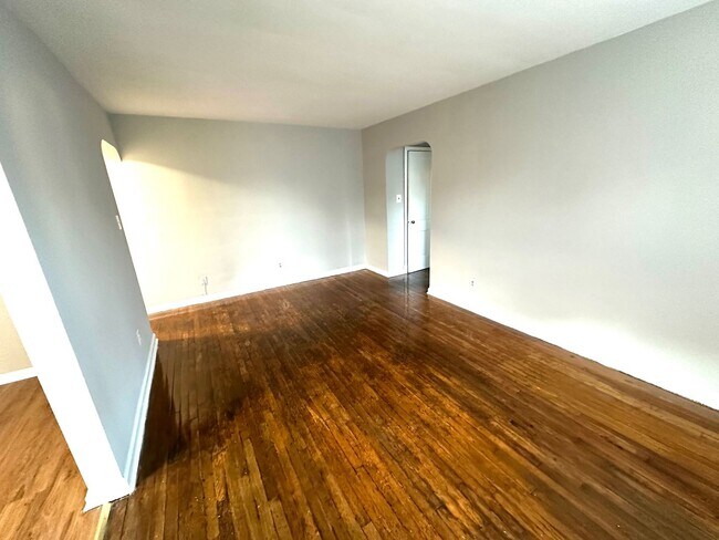 Photo - 1000 OTIS ST NE