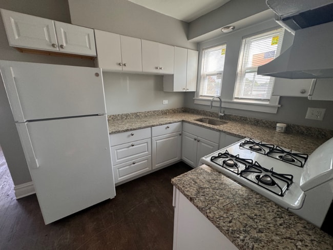 Building Photo - 2235-2237 Vermont St Unit 2F Rental