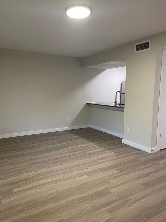 Photo - Kensington Court