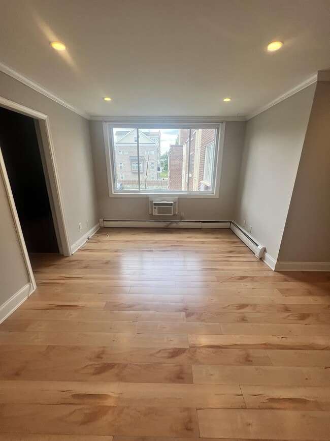 Photo - 3000 7th St NE