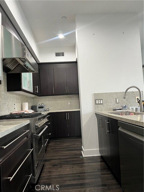 Photo - 402 Rockefeller Unidad 212