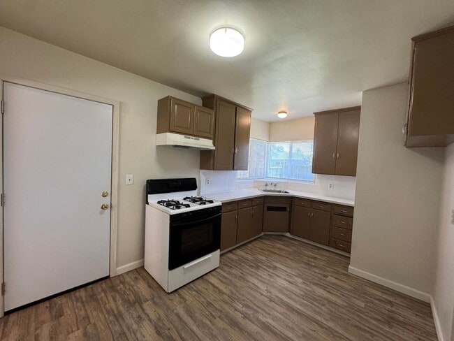 Photo - 2426 E Dayton Ave