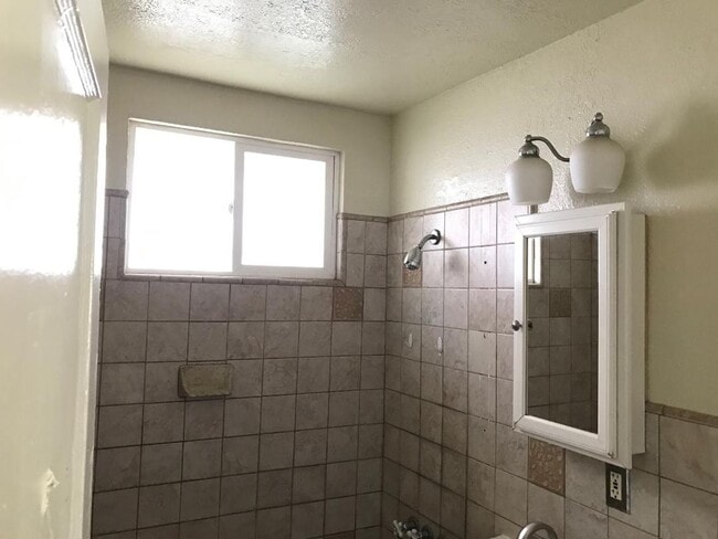 Photo - 1059 W 253rd St Unidad 2