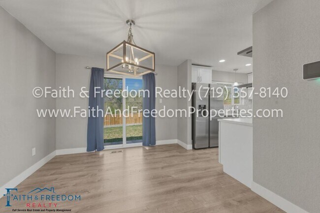 Photo - 260 Everett Dr