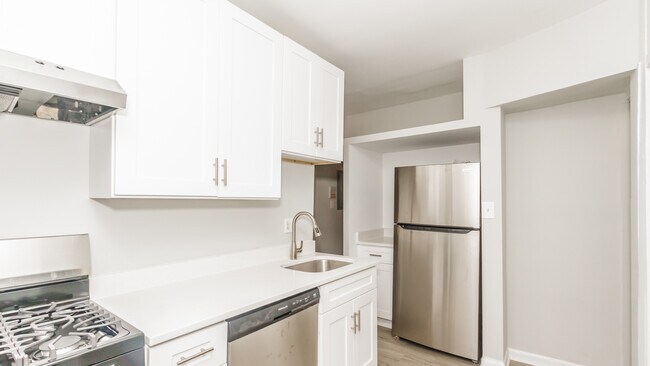 Photo - 2716 W Rosemont Ave Unidad 1