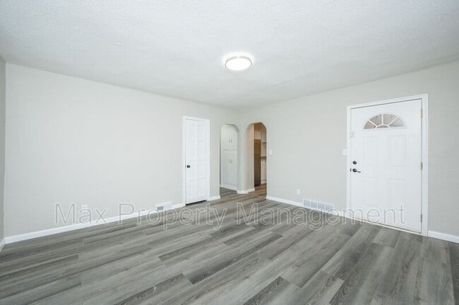 Photo - 3945 Oxford St