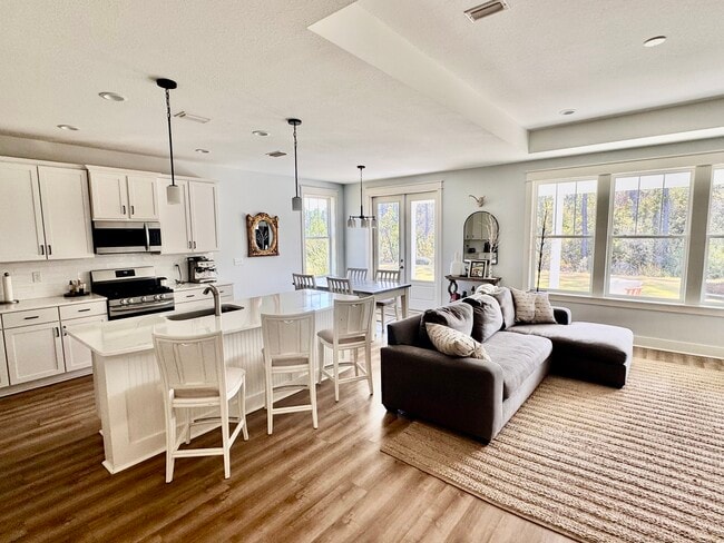 Photo - 300 Foxtail Wy