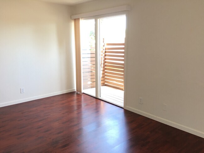 Photo - 928 Adams St Unit # 3