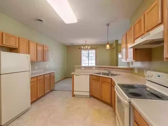 Photo - Great location *2Bed*2Bath Townhome- Available June 1