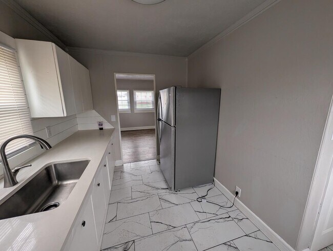 Photo - 1409 E Dubail Ave