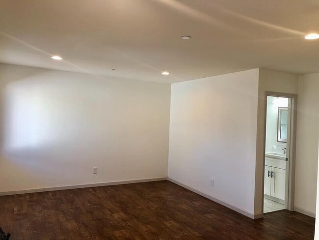 Photo - 3775 Teak St