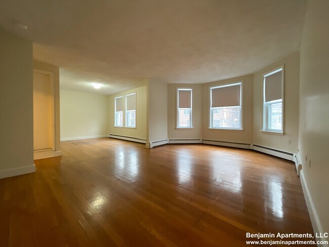 Building Photo - 306 Tappan St Unit 3 Rental