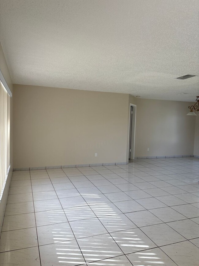 Photo - 4 Bedroom Home in a Prime Location!