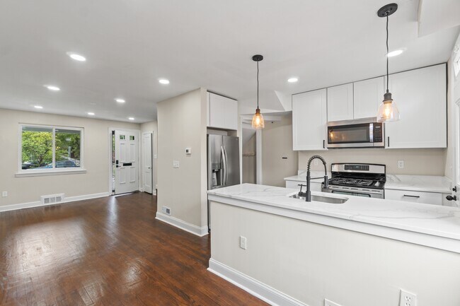 Photo - 3005 Fulton St