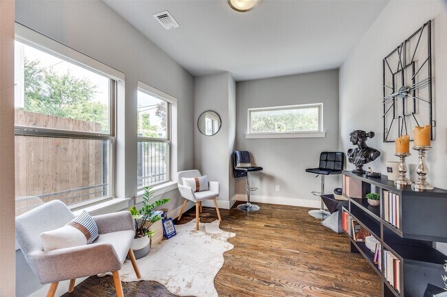 Photo - 4222 Roseland Ave