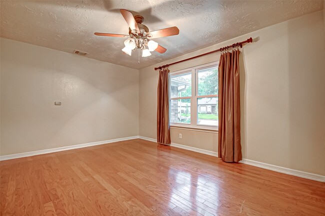 Building Photo - 9623 Philmont Dr Rental