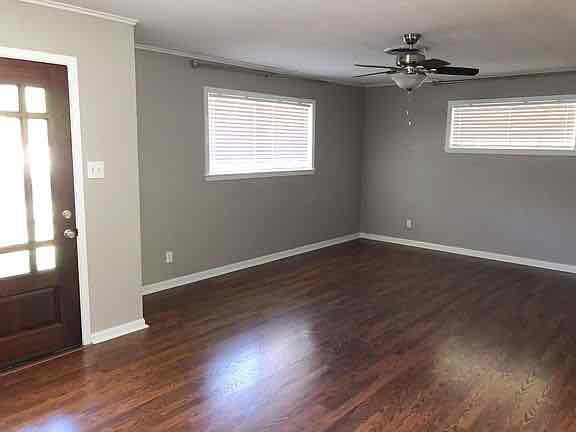 Photo - 521 Meadow Ln