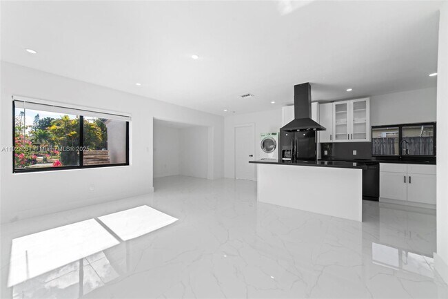 Photo - 1671 NE 174th St