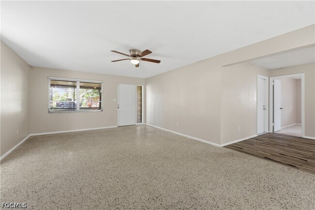 Photo - 4652 Siesta Cir