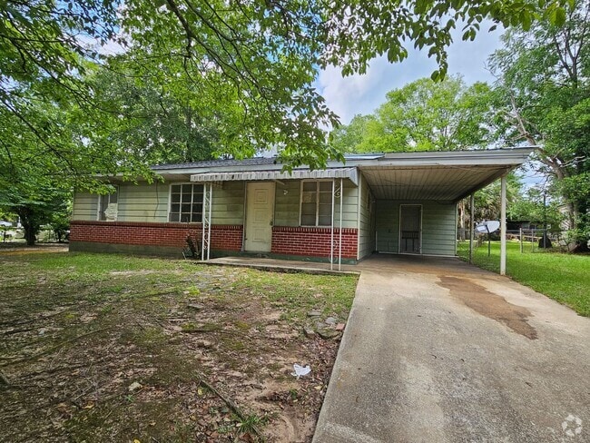 Building Photo - Nice Home with Fenced Yard
