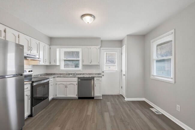 Photo - Gorgeous 3/2 townhome in Blue Springs!