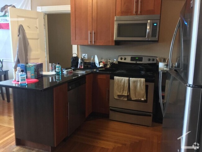 Building Photo - Renovated BU / Kenmore Sq  2 Bedroom on Ba... Rental