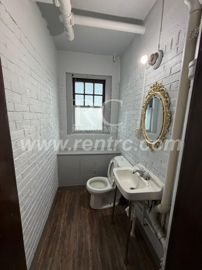 Photo - 210-148 Walnut-