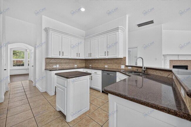 Photo - 2208 Grizzly Run Ln