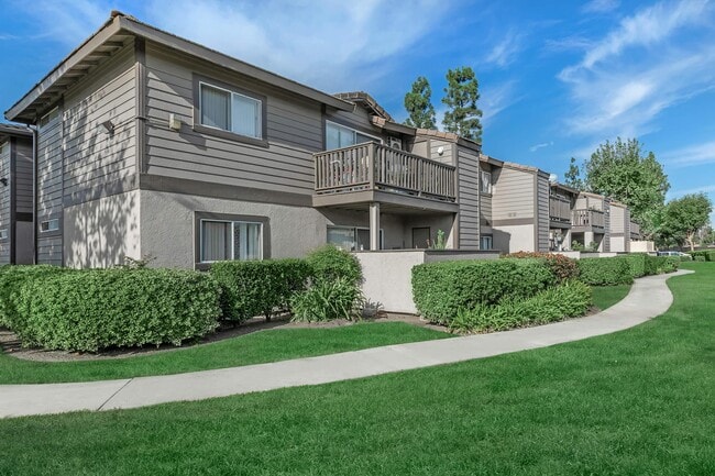 Building Photo - Pinecrest Apartment Homes
