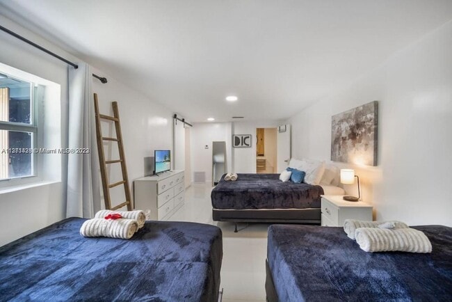 Photo - 20 NE 48th St