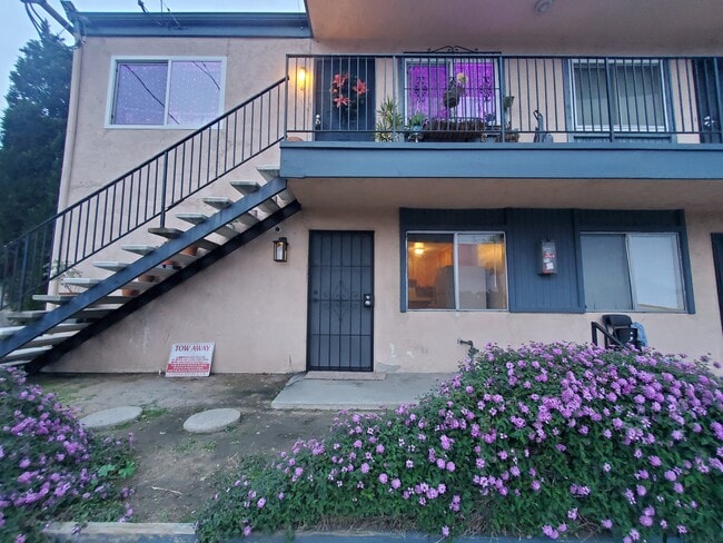 Building Photo - 2842 39th St Unit 1