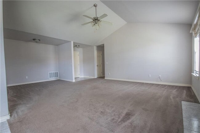 Photo - 325 Washburn Dr