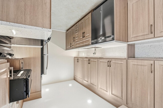 Photo - 4067 Yarmouth E