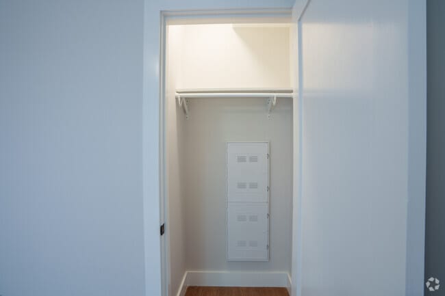 1BR, 1BA - 694SF - Closet - 354 Park