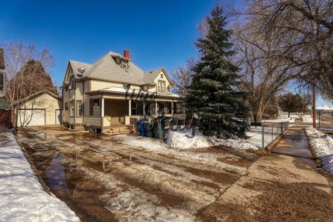 Building Photo - 625 Lewis St Unit M
