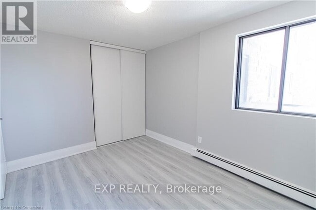 Photo - 4422 Huron St