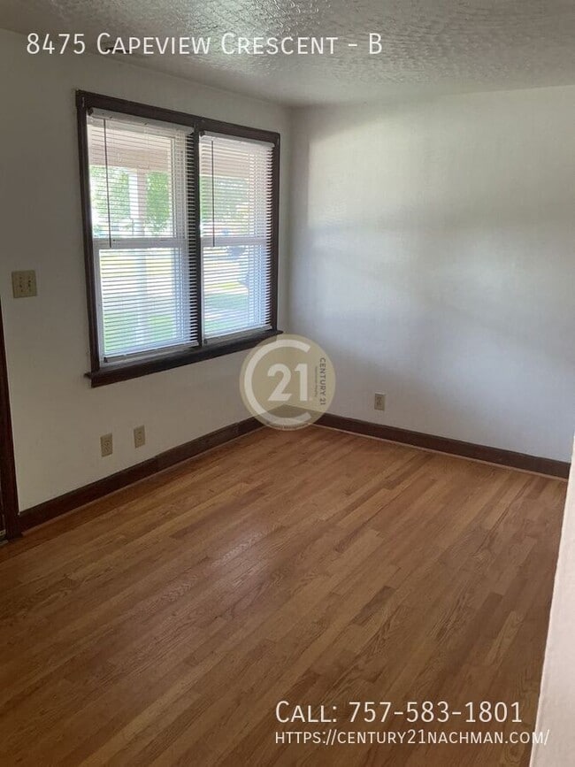 Photo - 8475 Cape View Crescent Unit B