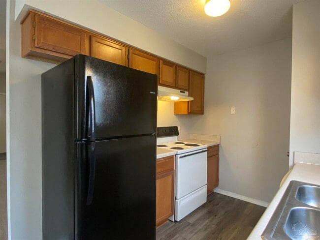 Photo - 504 Ashwood Ln