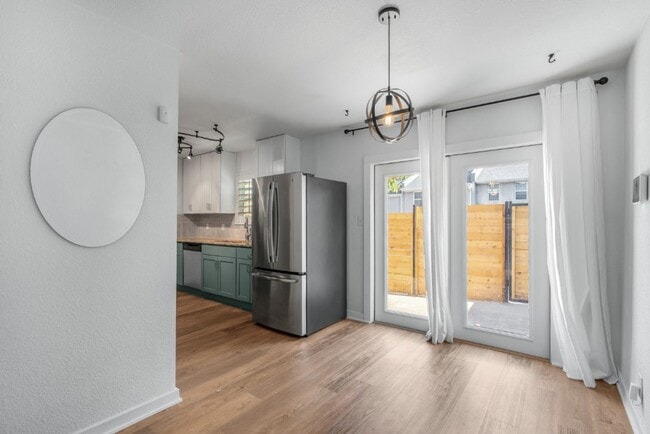 Photo - 6211 Manor Rd