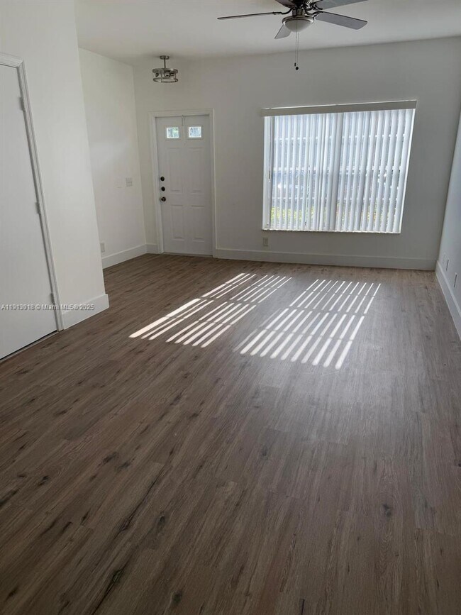 Photo - 16639 Hemingway Dr