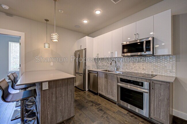 Photo - 4819 Caroline St Unit 104