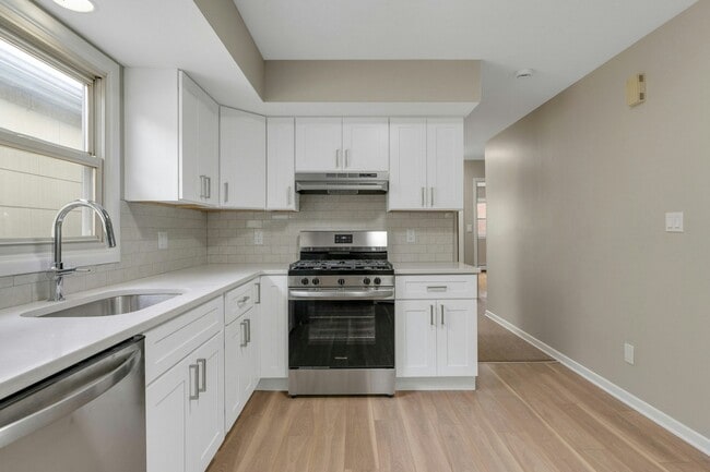 Photo - 122 Graham St